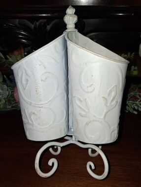 Vintage-Style White Metal Utensil Holder